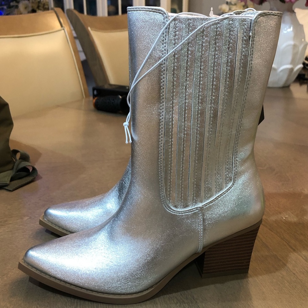 NEW FOREVER21 Silver Metallic Shimmer Cowgirl Western Heel Era Booties Boots - Picture 1 of 6